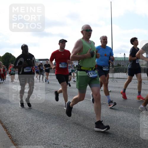 29.06.2025 - hella hamburg halbmarathon Lena Gebhardt http://msf.ph/oto/8271208 29.06.2025 09:57:29 Lombardsbrücke 7221, 13761, 14881, 11143, 1717, 757, 1030, 1086, 1094, 1193, 1327, 1381, 1422, 1442, 1537, 1657, 2025, 2119, 2252, 2444, 2488, 2595, 2814, 2839, 2855, 2869, 2946, 3048, 3093, 3096, 3103, 3575, 3698, 3999, 4261, 4299, 4379, 4558, 4726, 4986, 5013, 5018, 5021, 5024, 5032, 5319, 5633, 5744, 5820, 5907, 6125, 6374, 6720, 6762, 6795, 6942, 7134, 7177, 7221, 7259, 7397, 7594, 7742, 7918, 7930, 7932, 7973, 8313, 8651, 8930, 9060, 9316, 10191 meine-sportfotos.de