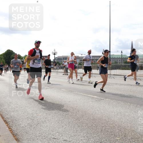 29.06.2025 - hella hamburg halbmarathon Lena Gebhardt http://msf.ph/oto/8271237 29.06.2025 10:20:00 Lombardsbrücke 10, 17853, 1110, 1115, 1145, 1154, 1534, 2064, 2357, 2405, 2441, 2918, 3278, 3434, 3446, 3678, 3842, 4108, 4110, 4170, 4539, 4562, 4570, 4585, 4614, 4737, 4739, 4979, 5035, 5123, 5251, 5397, 5556, 5659, 5811, 5812, 5849, 5878, 6444, 6796, 6797, 6872, 6874, 7101, 7137, 7248, 7249, 7519, 7739, 7744, 7808, 7836, 7917, 8146, 8387, 8427, 8462, 8738, 9136, 9196, 9735, 10349, 10414, 10540, 10550, 10594, 10595, 10622, 10701, 10754, 11028, 11036 meine-sportfotos.de