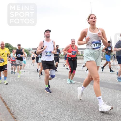 29.06.2025 - hella hamburg halbmarathon Lena Gebhardt http://msf.ph/oto/8271248 29.06.2025 10:54:22 Lombardsbrücke 15791, 11493, 6987, 1611, 1263, 3465, 1779, 18093, 1017, 1263, 1744, 1762, 1779, 1789, 1822, 1949, 2244, 2372, 2532, 2586, 2600, 2761, 2854, 3079, 3187, 3188, 3249, 3364, 3465, 3467, 3557, 3761, 3795, 3857, 4323, 4685, 4720, 4838, 4971, 5157, 5185, 5216, 5309, 5514, 5804, 5817, 5898, 5933, 5964, 5993, 6023, 6192, 6279, 6468, 6583, 6987, 6988, 7498, 7670, 7874, 7946, 7986, 8801, 8803, 8867, 8924, 9130, 9138, 9203, 9503, 10207, 11354, 11390, 11567, 11569, 11785, 12930 meine-sportfotos.de