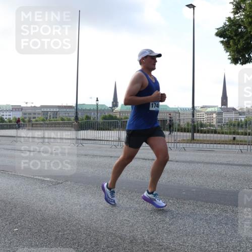 29.06.2025 - hella hamburg halbmarathon Lena Gebhardt http://msf.ph/oto/8271255 29.06.2025 09:44:58 Lombardsbrücke 1748, 1065, 1827, 2021, 2746, 3075, 3201, 3845, 3968, 4678, 5269, 5367, 6619, 6781, 7349, 8473, 8731, 10156, 10486, 10848, 11169, 12287, 12337, 12369, 12595, 12900, 13779, 13838, 13956, 14140, 14164, 14289, 15268, 15576, 15583, 15880, 15883, 16377, 16508, 16713, 16736, 16818, 17354, 17428, 18567, 18699, 19114 meine-sportfotos.de