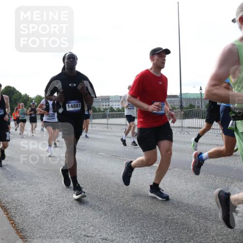29.06.2025 - hella hamburg halbmarathon Lena Gebhardt http://msf.ph/oto/8271261 29.06.2025 09:57:29 Lombardsbrücke 1473, 13761, 18884, 14881, 1260, 111, 376, 1030, 1086, 1094, 1193, 1327, 1381, 1422, 1442, 1537, 1657, 2025, 2119, 2252, 2444, 2488, 2595, 2814, 2839, 2855, 2869, 2946, 3048, 3093, 3096, 3103, 3575, 3698, 3999, 4261, 4299, 4379, 4558, 4726, 4986, 5013, 5018, 5021, 5024, 5032, 5319, 5633, 5744, 5820, 5907, 6125, 6374, 6720, 6762, 6795, 6942, 7134, 7177, 7221, 7259, 7397, 7594, 7742, 7918, 7930, 7932, 7973, 8313, 8651, 8930, 9060, 9316, 10191 meine-sportfotos.de