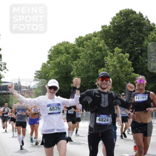 29.06.2025 - hella hamburg halbmarathon Jannik Wohlers http://msf.ph/oto/8271272 29.06.2025 10:33:53 Lombardsbrücke 1672, 2265, 2412, 2464, 2496, 2510, 2511, 2801, 2933, 3145, 3829, 3848, 4824, 4826, 5609, 6105, 6571, 6574, 7324, 7329, 8349, 8965, 9379, 10360, 10564, 11432, 11668, 11872, 12165, 12896, 13437, 13747, 13957, 14047, 14058, 14854, 14855, 14918, 14919, 15793, 15983, 16115, 16578, 16919, 17105, 17230, 17650, 17789, 18044, 18941 meine-sportfotos.de