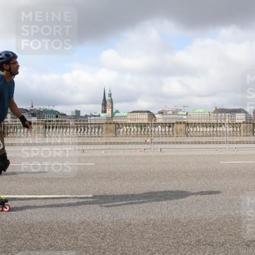 29.06.2025 - hella hamburg halbmarathon Lena Gebhardt http://msf.ph/oto/8271277 29.06.2025 09:04:52 Lombardsbrücke  meine-sportfotos.de