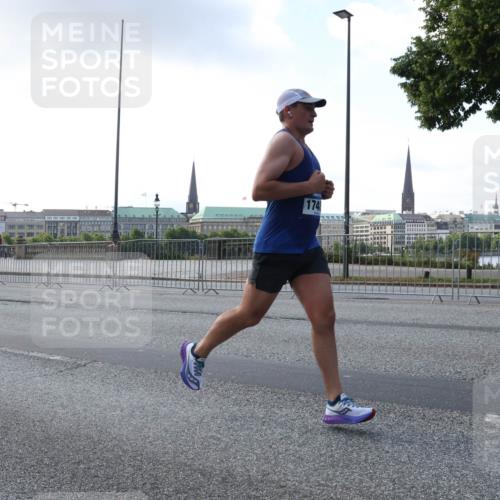 29.06.2025 - hella hamburg halbmarathon Lena Gebhardt http://msf.ph/oto/8271295 29.06.2025 09:44:58 Lombardsbrücke 174, 1065, 1827, 2021, 2746, 3075, 3201, 3845, 3968, 4678, 5269, 5367, 6619, 6781, 7349, 8473, 8731, 10156, 10486, 10848, 11169, 12287, 12337, 12369, 12595, 12900, 13779, 13838, 13956, 14140, 14164, 14289, 15268, 15576, 15583, 15880, 15883, 16377, 16508, 16713, 16736, 16818, 17354, 17428, 18567, 18699, 19114 meine-sportfotos.de