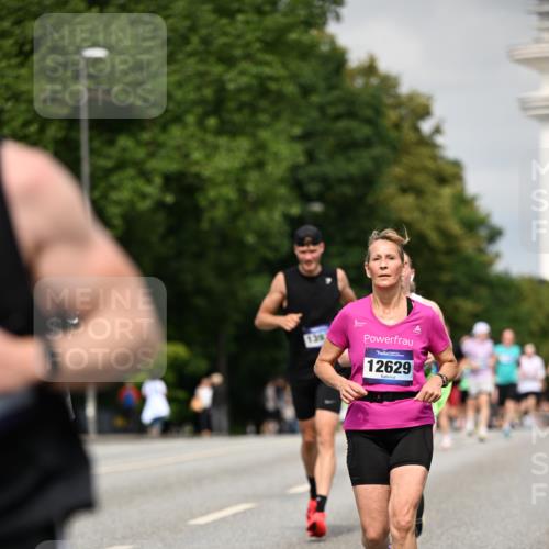 29.06.2025 - hella hamburg halbmarathon Dr. Thomas Lammeyer http://msf.ph/oto/8271297 29.06.2025 10:15:10 Kennedybrücke 1531, 1866, 4287, 5379, 5440, 8171, 8807, 8810, 9169, 10196, 10372, 11149, 11321 meine-sportfotos.de