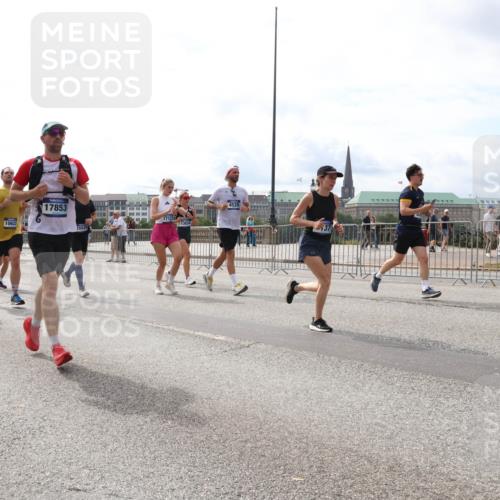 29.06.2025 - hella hamburg halbmarathon Lena Gebhardt http://msf.ph/oto/8271307 29.06.2025 10:20:01 Lombardsbrücke 13002, 10622, 17853, 17123, 4539, 1110, 1115, 1145, 1154, 1534, 2064, 2357, 2405, 2441, 2918, 3278, 3434, 3446, 3678, 3842, 4108, 4110, 4170, 4539, 4562, 4570, 4585, 4614, 4737, 4739, 4979, 5123, 5251, 5397, 5556, 5659, 5811, 5812, 5849, 5878, 5937, 6444, 6796, 6797, 6872, 6874, 7101, 7137, 7248, 7249, 7519, 7739, 7744, 7808, 7836, 7917, 8146, 8387, 8427, 8462, 8738, 9136, 9196, 9735, 10349, 10414, 10540, 10550, 10594, 10595, 10622, 10701, 10754, 11028, 11036 meine-sportfotos.de