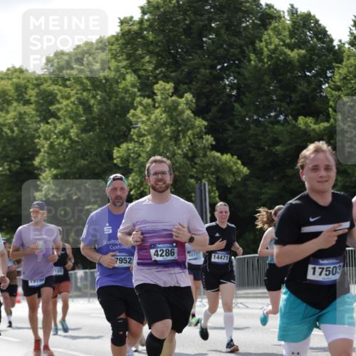 29.06.2025 - hella hamburg halbmarathon Jannik Wohlers http://msf.ph/oto/8271341 29.06.2025 10:01:30 Lombardsbrücke 1184, 1364, 1464, 1729, 1881, 1940, 2806, 4286, 4328, 5602, 5603, 5742, 6327, 6438, 6595, 7189, 9230, 9741, 10177, 10882, 11771, 11808, 12564, 12734, 12736, 12781, 14026, 14175, 14176, 14471, 14660, 14677, 16420, 16424, 16426, 16540, 16770, 17017, 17136, 17503, 17670, 17810, 17951, 17952, 18855, 19159 meine-sportfotos.de