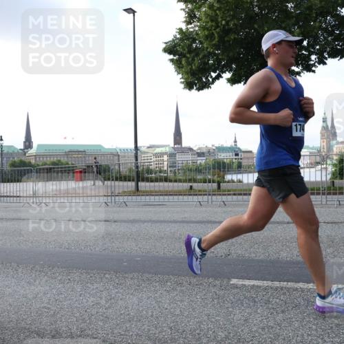 29.06.2025 - hella hamburg halbmarathon Lena Gebhardt http://msf.ph/oto/8271389 29.06.2025 09:44:58 Lombardsbrücke 174, 1065, 1827, 2021, 2746, 3075, 3201, 3845, 3968, 4678, 5269, 5367, 6619, 6781, 7349, 8473, 8731, 10156, 10486, 10848, 11169, 12287, 12337, 12369, 12595, 12900, 13779, 13838, 13956, 14140, 14164, 14289, 15268, 15576, 15583, 15880, 15883, 16377, 16508, 16713, 16736, 16818, 17354, 17428, 18567, 18699, 19114 meine-sportfotos.de