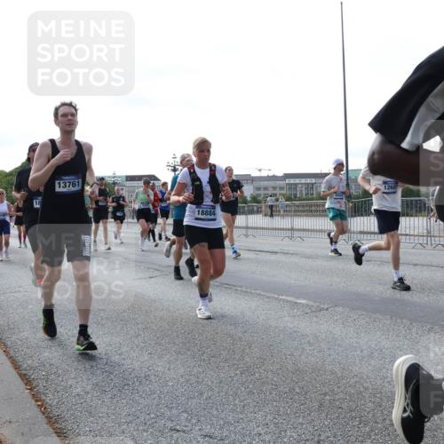 29.06.2025 - hella hamburg halbmarathon Lena Gebhardt http://msf.ph/oto/8271390 29.06.2025 09:57:30 Lombardsbrücke 14731, 13761, 18884, 12607, 1489, 1030, 1086, 1094, 1193, 1327, 1381, 1422, 1442, 1537, 1657, 2025, 2119, 2252, 2444, 2488, 2595, 2814, 2839, 2855, 2869, 2946, 3048, 3093, 3096, 3103, 3698, 3999, 4261, 4299, 4379, 4558, 4726, 4986, 5013, 5018, 5021, 5024, 5032, 5319, 5633, 5744, 5820, 5907, 6125, 6374, 6585, 6720, 6762, 6795, 6942, 7134, 7177, 7221, 7259, 7397, 7594, 7742, 7918, 7930, 7932, 7973, 8313, 8651, 8930, 9060, 9316, 10191 meine-sportfotos.de