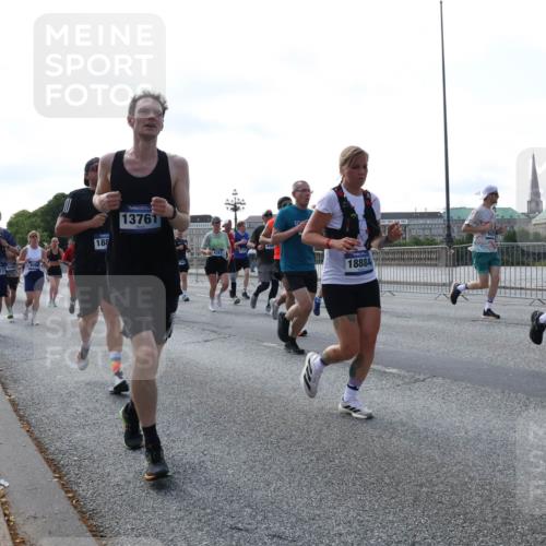 29.06.2025 - hella hamburg halbmarathon Lena Gebhardt http://msf.ph/oto/8271447 29.06.2025 09:57:31 Lombardsbrücke 1839, 1473, 8396, 188, 13761, 18884, 1030, 1086, 1094, 1193, 1327, 1381, 1422, 1442, 1537, 1563, 1657, 2025, 2119, 2252, 2444, 2488, 2595, 2814, 2839, 2855, 2869, 2946, 3048, 3093, 3096, 3103, 3698, 3999, 4261, 4299, 4379, 4558, 4726, 4986, 5013, 5018, 5021, 5024, 5032, 5319, 5633, 5744, 5820, 5907, 6125, 6374, 6585, 6720, 6762, 6795, 6942, 7134, 7177, 7221, 7259, 7397, 7594, 7742, 7918, 7930, 7932, 7973, 8313, 8651, 8930, 9060, 9316, 10191 meine-sportfotos.de