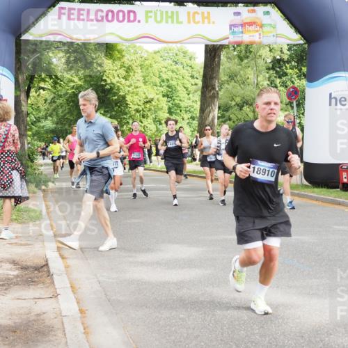 29.06.2025 - hella hamburg halbmarathon MichiJ http://msf.ph/oto/8271453 29.06.2025 10:55:54 Zwischen KM18-KM19 1406, 4663, 5166, 7802, 8256, 9845, 11582, 11611, 13285, 14270, 15858, 16687, 18189, 18910 meine-sportfotos.de