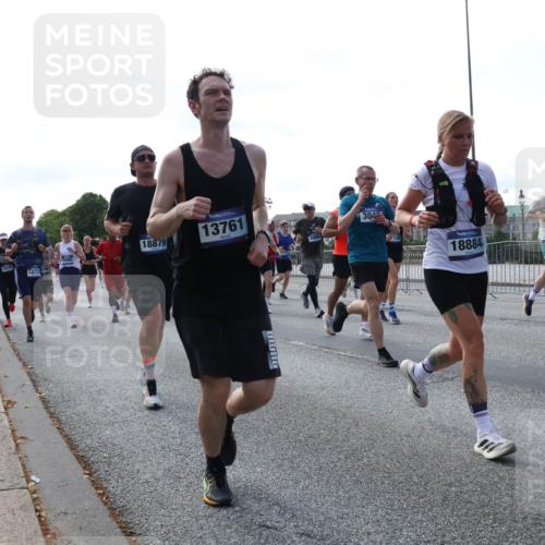 29.06.2025 - hella hamburg halbmarathon Lena Gebhardt http://msf.ph/oto/8271478 29.06.2025 09:57:31 Lombardsbrücke 14731, 18879, 13761, 304, 7130, 18884, 5024, 1030, 1086, 1094, 1193, 1327, 1381, 1422, 1442, 1537, 1563, 1657, 2025, 2119, 2252, 2444, 2488, 2595, 2814, 2839, 2855, 2869, 2946, 3048, 3093, 3096, 3103, 3698, 3999, 4261, 4299, 4379, 4558, 4726, 4986, 5013, 5018, 5021, 5024, 5032, 5319, 5633, 5744, 5820, 5907, 6125, 6374, 6585, 6720, 6762, 6795, 6942, 7134, 7177, 7221, 7259, 7397, 7594, 7742, 7918, 7930, 7932, 7973, 8313, 8651, 8930, 9060, 9316, 10191 meine-sportfotos.de