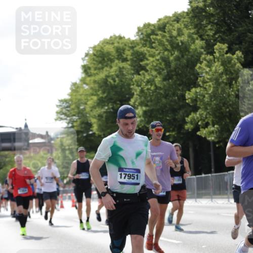 29.06.2025 - hella hamburg halbmarathon Jannik Wohlers http://msf.ph/oto/8271496 29.06.2025 10:01:31 Lombardsbrücke 1184, 1364, 1464, 1881, 1940, 2806, 4286, 4328, 5602, 5603, 5742, 6327, 6438, 6595, 7189, 9230, 9741, 10177, 10882, 11771, 11808, 12564, 12736, 12781, 14026, 14176, 14471, 14660, 14677, 16420, 16424, 16540, 16770, 17017, 17136, 17503, 17670, 17951, 17952, 18855, 19159 meine-sportfotos.de