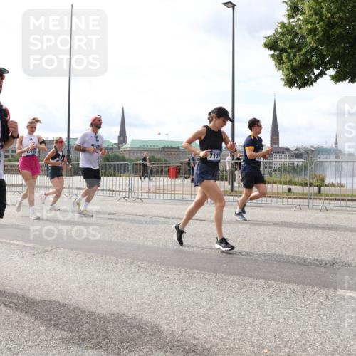 29.06.2025 - hella hamburg halbmarathon Lena Gebhardt http://msf.ph/oto/8271508 29.06.2025 10:20:01 Lombardsbrücke 17853, 7137, 1110, 1115, 1145, 1154, 1534, 2064, 2357, 2405, 2441, 2918, 3278, 3434, 3446, 3678, 3842, 4108, 4110, 4170, 4539, 4562, 4570, 4585, 4614, 4737, 4739, 4979, 5123, 5251, 5397, 5556, 5659, 5811, 5812, 5849, 5878, 5937, 6444, 6796, 6797, 6872, 6874, 7101, 7137, 7248, 7249, 7519, 7739, 7744, 7808, 7836, 7917, 8146, 8387, 8427, 8462, 8738, 9136, 9196, 9735, 10349, 10414, 10540, 10550, 10594, 10595, 10622, 10701, 10754, 11028, 11036 meine-sportfotos.de