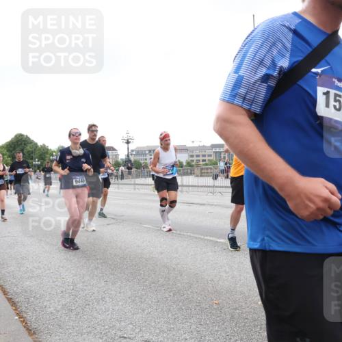 29.06.2025 - hella hamburg halbmarathon Lena Gebhardt http://msf.ph/oto/8271520 29.06.2025 10:46:20 Lombardsbrücke 1004, 1100, 1429, 1465, 1532, 1555, 1608, 1837, 1867, 1868, 2398, 2423, 2500, 2697, 2773, 2813, 2951, 2954, 3410, 3469, 4104, 4119, 4223, 4355, 4448, 4572, 4604, 5697, 5703, 5769, 5770, 5854, 5892, 6068, 6124, 6161, 6333, 6392, 7303, 7364, 7368, 7374, 7605, 7767, 7894, 7960, 7983, 8047, 8551, 8700, 9120, 9121, 9129, 9337, 9426, 9445, 9691, 10153, 10230, 10511, 11358, 11361, 11876, 11910, 12298, 12333, 12507, 12522, 13969, 14261, 15852, 16882 meine-sportfotos.de