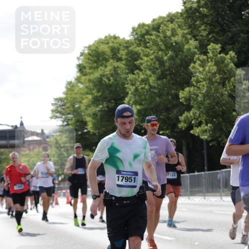 29.06.2025 - hella hamburg halbmarathon Jannik Wohlers http://msf.ph/oto/8271538 29.06.2025 10:01:31 Lombardsbrücke 1184, 1364, 1464, 1881, 1940, 2806, 4286, 4328, 5602, 5603, 5742, 6327, 6438, 6595, 7189, 9230, 9741, 10177, 10882, 11771, 11808, 12564, 12736, 12781, 14026, 14176, 14471, 14660, 14677, 16420, 16424, 16540, 16770, 17017, 17136, 17503, 17670, 17951, 17952, 18855, 19159 meine-sportfotos.de