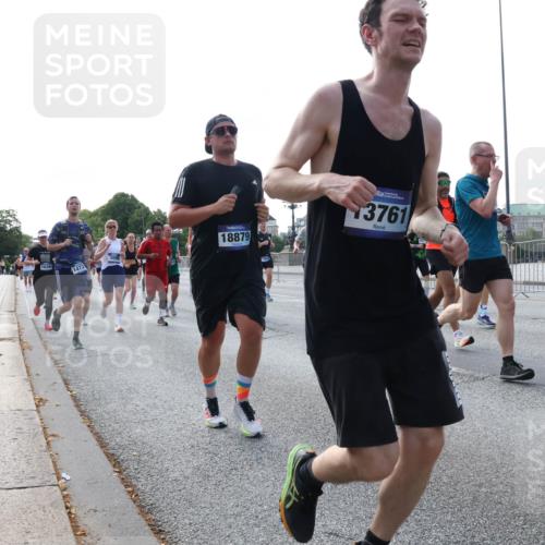 29.06.2025 - hella hamburg halbmarathon Lena Gebhardt http://msf.ph/oto/8271600 29.06.2025 09:57:31 Lombardsbrücke 1473, 18879, 3761, 1030, 1086, 1094, 1193, 1327, 1381, 1422, 1442, 1537, 1563, 1657, 2025, 2119, 2252, 2444, 2488, 2595, 2814, 2839, 2855, 2869, 2946, 3048, 3093, 3096, 3103, 3698, 3999, 4261, 4299, 4379, 4558, 4726, 4986, 5013, 5018, 5021, 5024, 5032, 5319, 5633, 5744, 5820, 5907, 6125, 6374, 6585, 6720, 6762, 6795, 6942, 7134, 7177, 7221, 7259, 7397, 7594, 7742, 7918, 7930, 7932, 7973, 8313, 8651, 8930, 9060, 9316, 10191 meine-sportfotos.de