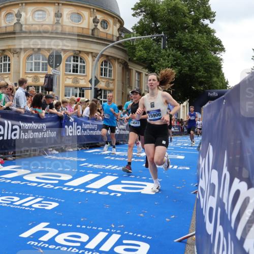 29.06.2025 - hella hamburg halbmarathon Strokosch-Dieckow http://msf.ph/oto/8271607 29.06.2025 10:46:47 Ziel 3976, 4091, 6630, 11858, 13940, 14385, 14541, 15900, 16175, 17172, 17353, 17492, 17669, 17743, 17865, 17892, 19105, 19128 meine-sportfotos.de