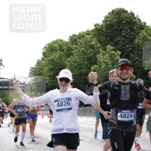 29.06.2025 - hella hamburg halbmarathon Jannik Wohlers http://msf.ph/oto/8271611 29.06.2025 10:33:54 Lombardsbrücke 1672, 2412, 2464, 2510, 2511, 2801, 2933, 3145, 3848, 4540, 4824, 4826, 5609, 6105, 6571, 6574, 7324, 7329, 8349, 8965, 9379, 10360, 10564, 11668, 11872, 12165, 12896, 13437, 13747, 13957, 14047, 14854, 14855, 14918, 14919, 15793, 15983, 16115, 16578, 16919, 17105, 17230, 17650, 17789, 18044, 18158, 18941 meine-sportfotos.de