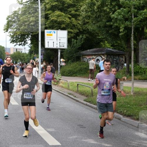 29.06.2025 - hella hamburg halbmarathon Yannick Fuchs http://msf.ph/oto/8271632 29.06.2025 10:37:01 20KM 1209, 1312, 1700, 2233, 3523, 4235, 4823, 5436, 6721, 6770, 7035, 7448, 7693, 7734, 7765, 7865, 9833, 10216, 10469, 11907, 12098, 13446, 13709, 13725, 14811, 14813, 15095, 15175, 15270, 15297, 15301, 15535, 16295, 16333, 16507, 16626, 16660, 16677, 17000, 17016, 17177, 17363, 17864, 18330, 18559, 18632, 18680, 18920 meine-sportfotos.de
