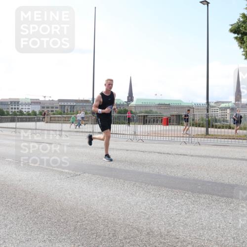29.06.2025 - hella hamburg halbmarathon Lena Gebhardt http://msf.ph/oto/8271636 29.06.2025 10:11:24 Lombardsbrücke 1531, 1723, 1781, 1866, 2868, 3837, 4287, 5254, 5653, 7271, 7370, 8115, 8171, 8206, 8207, 8368, 8561, 8807, 8810, 9119, 10196, 10372, 10428, 11149, 11321, 11755, 12286, 12556, 12571, 12790, 12836, 13203, 13603, 13939, 14008, 14022, 14149, 15009, 15252, 15797, 15908, 16383, 17080, 17142, 17500, 17787, 17866, 18278, 18382, 19172, 19241 meine-sportfotos.de