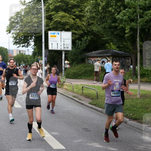29.06.2025 - hella hamburg halbmarathon Yannick Fuchs http://msf.ph/oto/8271650 29.06.2025 10:37:01 20KM 1209, 1312, 1700, 2233, 3523, 4235, 4823, 5436, 6721, 6770, 7035, 7448, 7693, 7734, 7765, 7865, 9833, 10216, 10469, 11907, 12098, 13446, 13709, 13725, 14811, 14813, 15095, 15175, 15270, 15297, 15301, 15535, 16295, 16333, 16507, 16626, 16660, 16677, 17000, 17016, 17177, 17363, 17864, 18330, 18559, 18632, 18680, 18920 meine-sportfotos.de