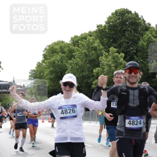 29.06.2025 - hella hamburg halbmarathon Jannik Wohlers http://msf.ph/oto/8271657 29.06.2025 10:33:54 Lombardsbrücke 1672, 2412, 2464, 2510, 2511, 2801, 2933, 3145, 3848, 4540, 4824, 4826, 5609, 6105, 6571, 6574, 7324, 7329, 8349, 8965, 9379, 10360, 10564, 11668, 11872, 12165, 12896, 13437, 13747, 13957, 14047, 14854, 14855, 14918, 14919, 15793, 15983, 16115, 16578, 16919, 17105, 17230, 17650, 17789, 18044, 18158, 18941 meine-sportfotos.de