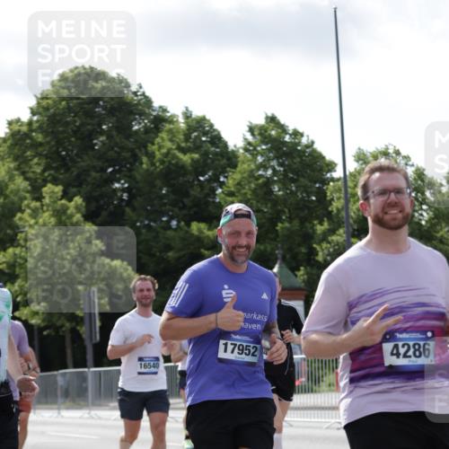 29.06.2025 - hella hamburg halbmarathon Jannik Wohlers http://msf.ph/oto/8271673 29.06.2025 10:01:32 Lombardsbrücke 1184, 1364, 1881, 1940, 4286, 4328, 5602, 5603, 5742, 6327, 6438, 6595, 7189, 9230, 9741, 10177, 10882, 11771, 11808, 12564, 12736, 12781, 12837, 14026, 14471, 14660, 14677, 16420, 16424, 16540, 16614, 16770, 17017, 17136, 17503, 17670, 17951, 17952, 18855, 19159 meine-sportfotos.de