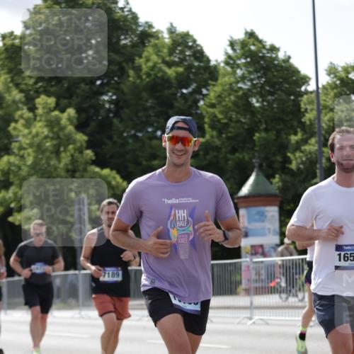 29.06.2025 - hella hamburg halbmarathon Jannik Wohlers http://msf.ph/oto/8271720 29.06.2025 10:01:33 Lombardsbrücke 1184, 1364, 1453, 1881, 4286, 4328, 5602, 5603, 5742, 6327, 6438, 6595, 7189, 7243, 9230, 9741, 9928, 10177, 10882, 11771, 11808, 12564, 12736, 12781, 12837, 14026, 14471, 14660, 14677, 16420, 16424, 16540, 16614, 16770, 17136, 17503, 17670, 17951, 17952, 18855, 19159 meine-sportfotos.de