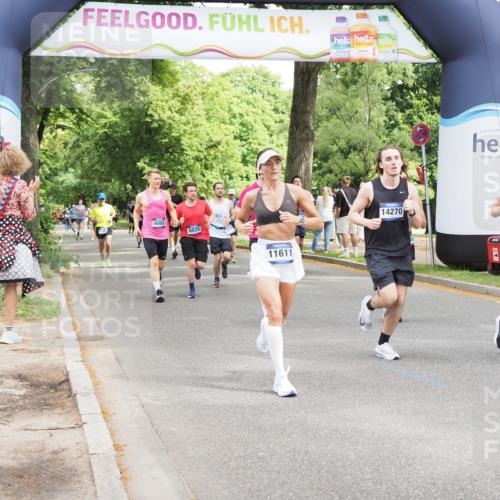 29.06.2025 - hella hamburg halbmarathon MichiJ http://msf.ph/oto/8271721 29.06.2025 10:55:56 Zwischen KM18-KM19 1406, 4663, 5166, 5176, 6028, 6083, 7802, 9845, 11582, 11611, 13285, 14270, 15858, 17439, 18910 meine-sportfotos.de