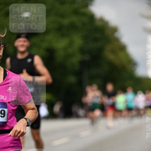 29.06.2025 - hella hamburg halbmarathon Dr. Thomas Lammeyer http://msf.ph/oto/8271734 29.06.2025 10:15:13 Kennedybrücke 1531, 1866, 1992, 4287, 5379, 5440, 5990, 5991, 8171, 8807, 8810, 9169, 9191, 10196, 10372, 11321 meine-sportfotos.de