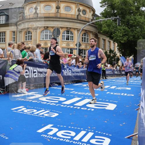 29.06.2025 - hella hamburg halbmarathon Strokosch-Dieckow http://msf.ph/oto/8271738 29.06.2025 10:46:50 Ziel 1139, 1689, 3976, 4091, 6630, 11858, 13940, 14385, 14541, 14594, 15900, 16081, 17172, 17353, 17492, 17669, 17743, 17892, 17979, 19105 meine-sportfotos.de