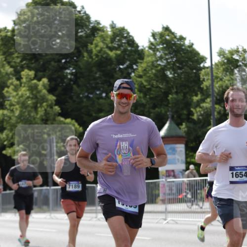 29.06.2025 - hella hamburg halbmarathon Jannik Wohlers http://msf.ph/oto/8271776 29.06.2025 10:01:34 Lombardsbrücke 1364, 1453, 1881, 4286, 4328, 5742, 6166, 6327, 6438, 6595, 7189, 7223, 7243, 9230, 9741, 9928, 10177, 10882, 11771, 11808, 12564, 12781, 12837, 14471, 14660, 14677, 16420, 16540, 16614, 16770, 17136, 17503, 17670, 17951, 17952, 18855, 19159 meine-sportfotos.de
