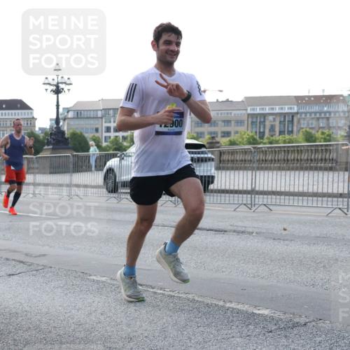 29.06.2025 - hella hamburg halbmarathon Lena Gebhardt http://msf.ph/oto/8271851 29.06.2025 09:45:00 Lombardsbrücke 19142, 0067, 1065, 1758, 1827, 2021, 2746, 3201, 3845, 3968, 4678, 5269, 5367, 6619, 6781, 7349, 8473, 8731, 9381, 10156, 10486, 10848, 11169, 12049, 12287, 12337, 12369, 12595, 12900, 13779, 13838, 13956, 14140, 14164, 14289, 15268, 15576, 15583, 15672, 15880, 15883, 16157, 16377, 16508, 16713, 16736, 16818, 17354, 17428, 18567, 18699, 19114 meine-sportfotos.de