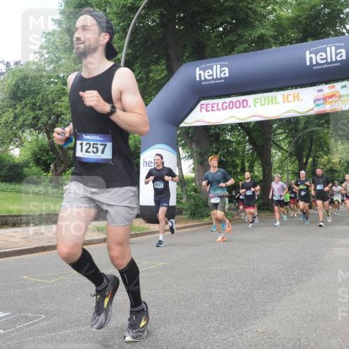 29.06.2025 - hella hamburg halbmarathon KatJ http://msf.ph/oto/8271878 29.06.2025 10:39:53 Zwischen KM18-KM19 1257, 1657, 2111, 2540, 2595, 2814, 4837, 5020, 6164, 6198, 7475 meine-sportfotos.de