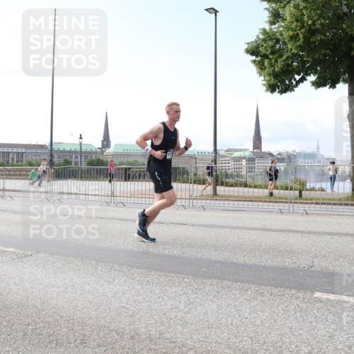 29.06.2025 - hella hamburg halbmarathon Lena Gebhardt http://msf.ph/oto/8271955 29.06.2025 10:11:24 Lombardsbrücke 1531, 1723, 1781, 1866, 2868, 3837, 4287, 5254, 5653, 7271, 7370, 8115, 8171, 8206, 8207, 8368, 8561, 8807, 8810, 9119, 10196, 10372, 10428, 11149, 11321, 11755, 12286, 12556, 12571, 12790, 12836, 13203, 13603, 13939, 14008, 14022, 14149, 15009, 15252, 15797, 15908, 16383, 17080, 17142, 17500, 17787, 17866, 18278, 18382, 19172, 19241 meine-sportfotos.de