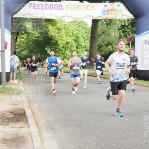 29.06.2025 - hella hamburg halbmarathon MichiJ http://msf.ph/oto/8271973 29.06.2025 10:31:21 Zwischen KM18-KM19 2653, 4235, 5011, 5506, 7026, 7765, 9364, 10251, 11177, 16333, 16648, 17403, 18659, 18680, 19009 meine-sportfotos.de