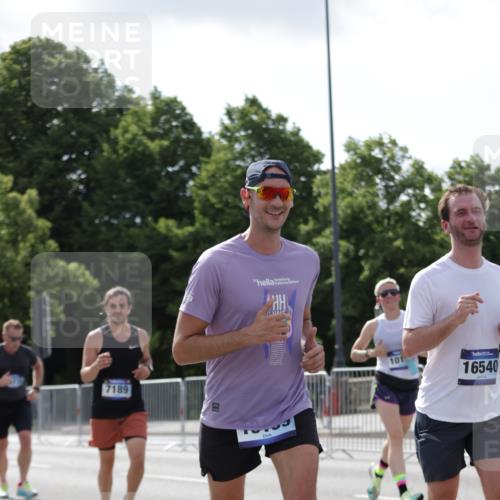 29.06.2025 - hella hamburg halbmarathon Jannik Wohlers http://msf.ph/oto/8271977 29.06.2025 10:01:34 Lombardsbrücke 1364, 1453, 1881, 4286, 4328, 5742, 6166, 6327, 6438, 6595, 7189, 7223, 7243, 9230, 9741, 9928, 10177, 10882, 11771, 11808, 12564, 12781, 12837, 14471, 14660, 14677, 16420, 16540, 16614, 16770, 17136, 17503, 17670, 17951, 17952, 18855, 19159 meine-sportfotos.de