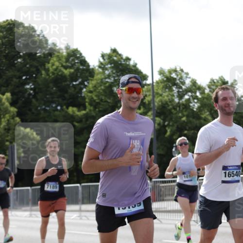 29.06.2025 - hella hamburg halbmarathon Jannik Wohlers http://msf.ph/oto/8271979 29.06.2025 10:01:34 Lombardsbrücke 1364, 1453, 1881, 4286, 4328, 5742, 6166, 6327, 6438, 6595, 7189, 7223, 7243, 9230, 9741, 9928, 10177, 10882, 11771, 11808, 12564, 12781, 12837, 14471, 14660, 14677, 16420, 16540, 16614, 16770, 17136, 17503, 17670, 17951, 17952, 18855, 19159 meine-sportfotos.de