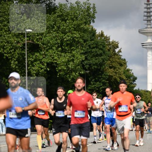 29.06.2025 - hella hamburg halbmarathon Dr. Thomas Lammeyer http://msf.ph/oto/8271985 29.06.2025 09:52:46 Kennedybrücke 1600, 1603, 2044, 2707, 2745, 2797, 2849, 2980, 3014, 3116, 4766, 5050, 5124, 5648, 6037, 6047, 6771, 7035, 7109, 7981, 8358, 9686, 10369, 11177, 11423 meine-sportfotos.de