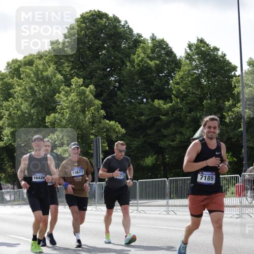 29.06.2025 - hella hamburg halbmarathon Jannik Wohlers http://msf.ph/oto/8271997 29.06.2025 10:01:35 Lombardsbrücke 1364, 1453, 1881, 3169, 4286, 4328, 5742, 6166, 6327, 6438, 6595, 7189, 7223, 7243, 9230, 9741, 9928, 10177, 10882, 11771, 11808, 12316, 12564, 12781, 12837, 14471, 14660, 14677, 16420, 16540, 16614, 16723, 16770, 17136, 17503, 17951, 17952, 18855, 19159 meine-sportfotos.de