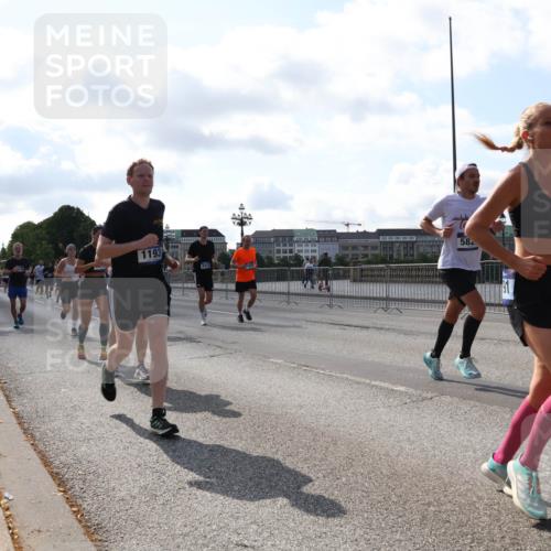 29.06.2025 - hella hamburg halbmarathon Lena Gebhardt http://msf.ph/oto/8271998 29.06.2025 09:57:35 Lombardsbrücke 1193, 1030, 1086, 1094, 1193, 1327, 1422, 1442, 1563, 2025, 2119, 2252, 2444, 2448, 2488, 2595, 2814, 2855, 2946, 3048, 3058, 3093, 3096, 3103, 3698, 3999, 4261, 4299, 4379, 4558, 4726, 4986, 5013, 5018, 5021, 5024, 5032, 5305, 5633, 5744, 5820, 5907, 6125, 6355, 6356, 6374, 6569, 6585, 6720, 6762, 6776, 6795, 6942, 7134, 7177, 7221, 7259, 7397, 7478, 7594, 7742, 7918, 7930, 7932, 7952, 7973, 7976, 9316, 10191 meine-sportfotos.de