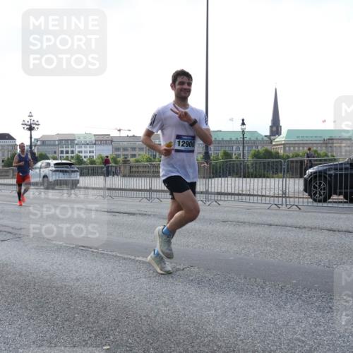 29.06.2025 - hella hamburg halbmarathon Lena Gebhardt http://msf.ph/oto/8272005 29.06.2025 09:45:00 Lombardsbrücke 1883, 14140, 19142, 12900, 1065, 1758, 1827, 2021, 2746, 3201, 3845, 3968, 4678, 5269, 5367, 6619, 6781, 7349, 8473, 8731, 9381, 10156, 10486, 10848, 11169, 12049, 12287, 12337, 12369, 12595, 12900, 13779, 13838, 13956, 14140, 14164, 14289, 15268, 15576, 15583, 15672, 15880, 15883, 16157, 16377, 16508, 16713, 16736, 16818, 17354, 17428, 18567, 18699, 19114 meine-sportfotos.de