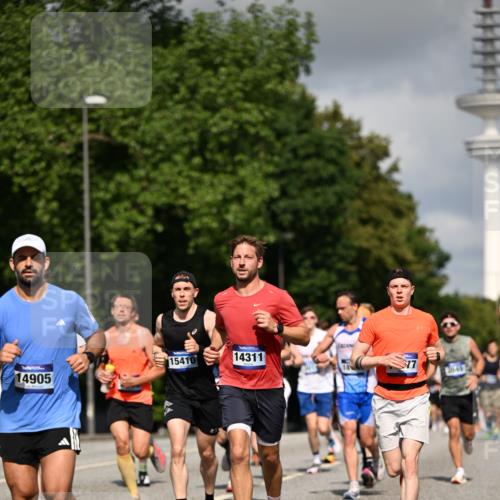 29.06.2025 - hella hamburg halbmarathon Dr. Thomas Lammeyer http://msf.ph/oto/8272007 29.06.2025 09:52:46 Kennedybrücke 1600, 1603, 2044, 2707, 2745, 2797, 2849, 2980, 3014, 3116, 4766, 5050, 5124, 5648, 6037, 6047, 6771, 7035, 7109, 7981, 8358, 9686, 10369, 11177, 11423 meine-sportfotos.de