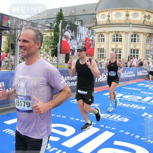 29.06.2025 - hella hamburg halbmarathon Michael Strokosch http://msf.ph/oto/8272023 29.06.2025 10:53:23 Ziel 1683, 1727, 2074, 2354, 4065, 6942, 7312, 8651, 9142, 11844, 12490, 12875, 15179, 15681, 15838, 18134, 18901 meine-sportfotos.de