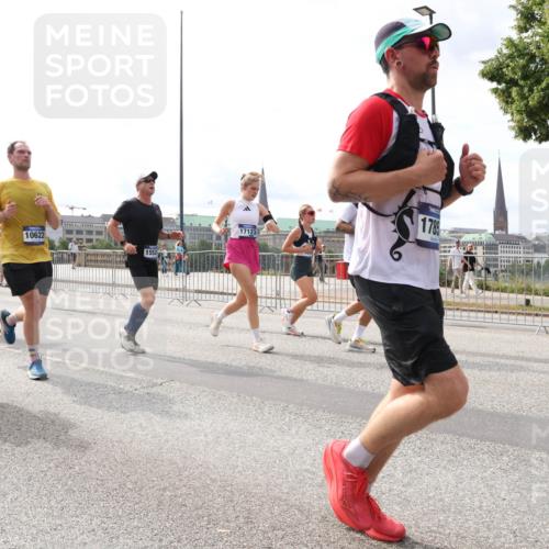 29.06.2025 - hella hamburg halbmarathon Lena Gebhardt http://msf.ph/oto/8272028 29.06.2025 10:20:02 Lombardsbrücke 11181, 13002, 10622, 1552, 17123, 1785, 1110, 1115, 1145, 1154, 1534, 2064, 2357, 2405, 2441, 2918, 3278, 3434, 3446, 3678, 3842, 4108, 4110, 4170, 4539, 4562, 4570, 4585, 4614, 4737, 4739, 4979, 5251, 5397, 5556, 5659, 5811, 5812, 5849, 5878, 5937, 6444, 6796, 6797, 6872, 6874, 7101, 7137, 7248, 7249, 7519, 7739, 7744, 7808, 7836, 7917, 8146, 8387, 8427, 8462, 8738, 9136, 9196, 9735, 10349, 10414, 10540, 10550, 10594, 10595, 10622, 10701, 10754, 11028, 11036 meine-sportfotos.de