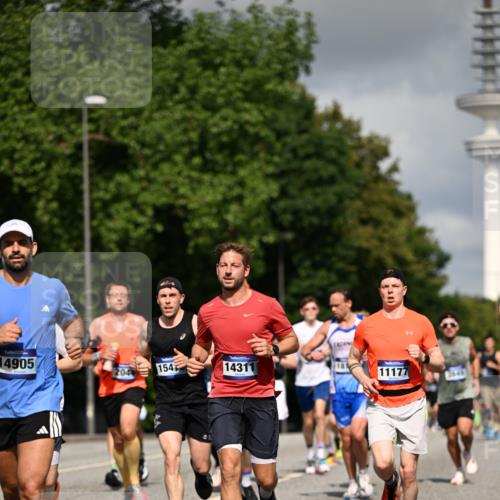 29.06.2025 - hella hamburg halbmarathon Dr. Thomas Lammeyer http://msf.ph/oto/8272029 29.06.2025 09:52:46 Kennedybrücke 1600, 1603, 2044, 2707, 2745, 2797, 2849, 2980, 3014, 3116, 4766, 5050, 5124, 5648, 6037, 6047, 6771, 7035, 7109, 7981, 8358, 9686, 10369, 11177, 11423 meine-sportfotos.de