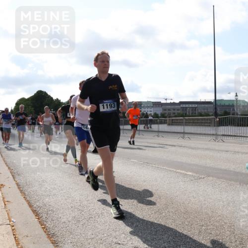 29.06.2025 - hella hamburg halbmarathon Lena Gebhardt http://msf.ph/oto/8272039 29.06.2025 09:57:36 Lombardsbrücke 14, 1193, 582, 1030, 1086, 1094, 1193, 1320, 1327, 1422, 1442, 1563, 1870, 2025, 2119, 2252, 2444, 2448, 2488, 2595, 2814, 2855, 2946, 3048, 3058, 3093, 3096, 3103, 3698, 3999, 4261, 4299, 4379, 4558, 4986, 5013, 5018, 5021, 5024, 5032, 5305, 5633, 5744, 5775, 5820, 5907, 6125, 6355, 6356, 6374, 6569, 6585, 6628, 6720, 6762, 6776, 6795, 6942, 7134, 7177, 7221, 7259, 7397, 7478, 7594, 7742, 7918, 7930, 7932, 7952, 7973, 7976, 9316, 10191 meine-sportfotos.de
