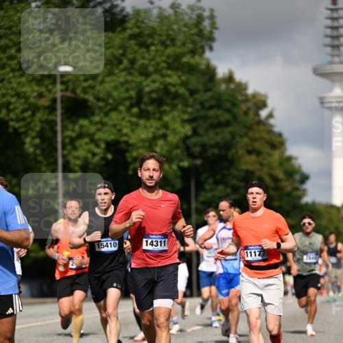 29.06.2025 - hella hamburg halbmarathon Dr. Thomas Lammeyer http://msf.ph/oto/8272071 29.06.2025 09:52:46 Kennedybrücke 1600, 1603, 2044, 2707, 2745, 2797, 2849, 2980, 3014, 3116, 4766, 5050, 5124, 5648, 6037, 6047, 6771, 7035, 7109, 7981, 8358, 9686, 10369, 11177, 11423 meine-sportfotos.de