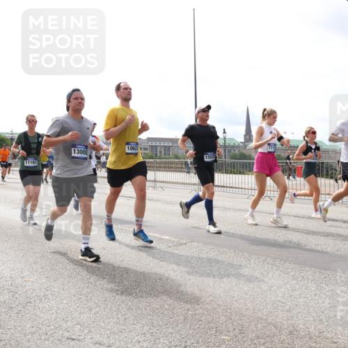 29.06.2025 - hella hamburg halbmarathon Lena Gebhardt http://msf.ph/oto/8272090 29.06.2025 10:20:02 Lombardsbrücke 1391, 11181, 13002, 22, 10622, 15529, 17123, 539, 1110, 1115, 1145, 1154, 1534, 2064, 2357, 2405, 2441, 2918, 3278, 3434, 3446, 3678, 3842, 4108, 4110, 4170, 4539, 4562, 4570, 4585, 4614, 4737, 4739, 4979, 5251, 5397, 5556, 5659, 5811, 5812, 5849, 5878, 5937, 6444, 6796, 6797, 6872, 6874, 7101, 7137, 7248, 7249, 7519, 7739, 7744, 7808, 7836, 7917, 8146, 8387, 8427, 8462, 8738, 9136, 9196, 9735, 10349, 10414, 10540, 10550, 10594, 10595, 10622, 10701, 10754, 11028, 11036 meine-sportfotos.de